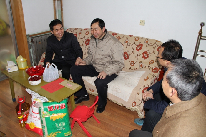 2017-1-24領(lǐng)導(dǎo)慰問(wèn)貧困戶 023.jpg