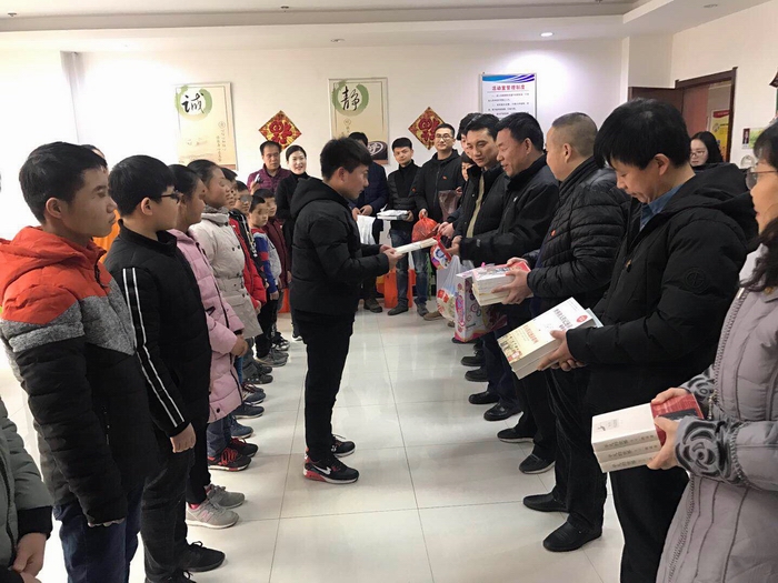 看望救助站兒童圖片4.jpg