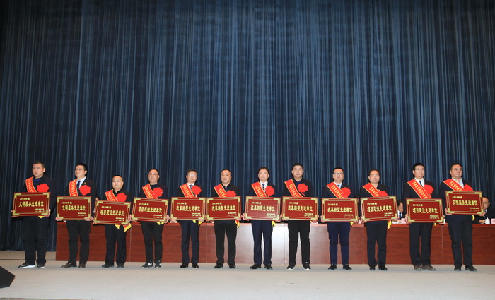 2改革轉(zhuǎn)型、項目建設、文明服務先進單位.jpg